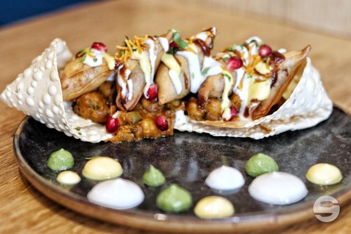 Samosas de Légumes Relevés, Curry de Pois Chiches - INDA-BAR