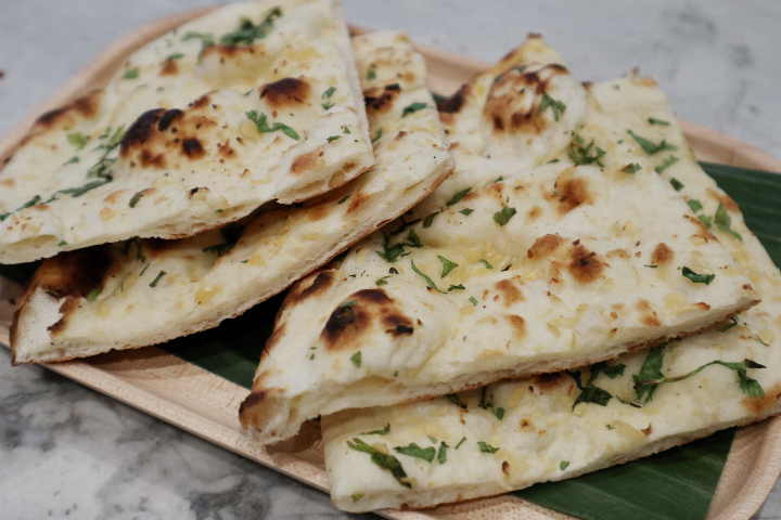 Naan Ail et Coriandre - INDA-BAR