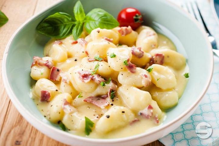 Gnocchi Carbonara - Bistro Valentino