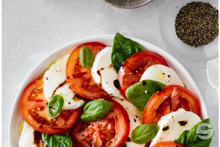 Insalata Caprese - Bistro Valentino