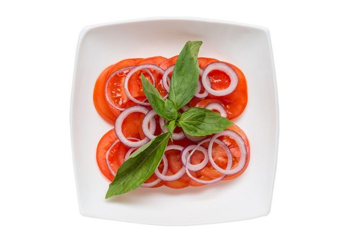 Tomato salad with onions - Bistro Valentino