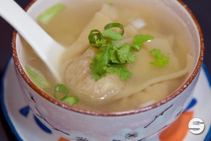 Raviolisuppe Wan Tan gefüllt mit Crevetten - China Restaurant Lily