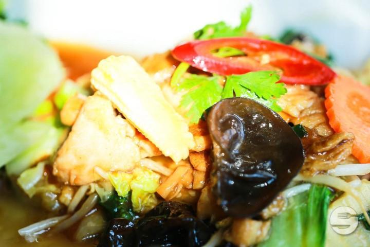 Sautiert mit gemischtem Gemüse Chop Suey - China Restaurant Lily