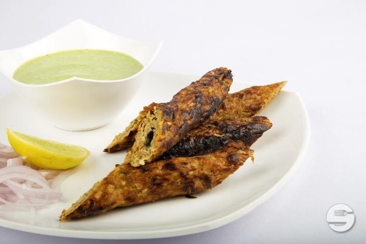 Gilafi Lamb Seekh Kebab - Moksha Resto Lounge Indien