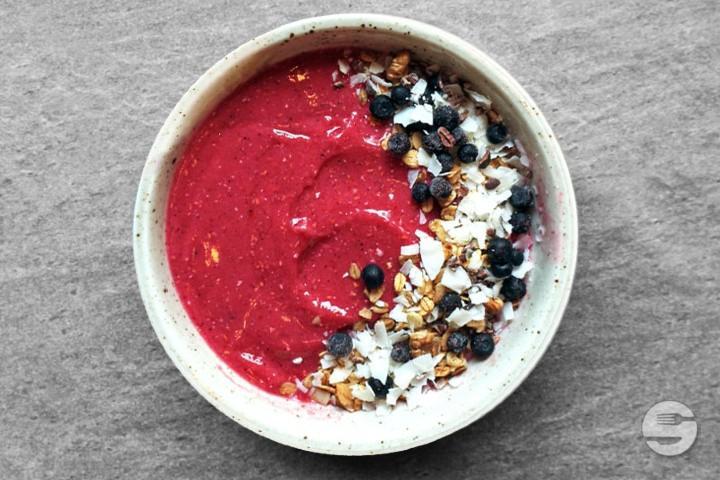 Dragon's Blood Smoothie Bowl - Beetnut Europaallee