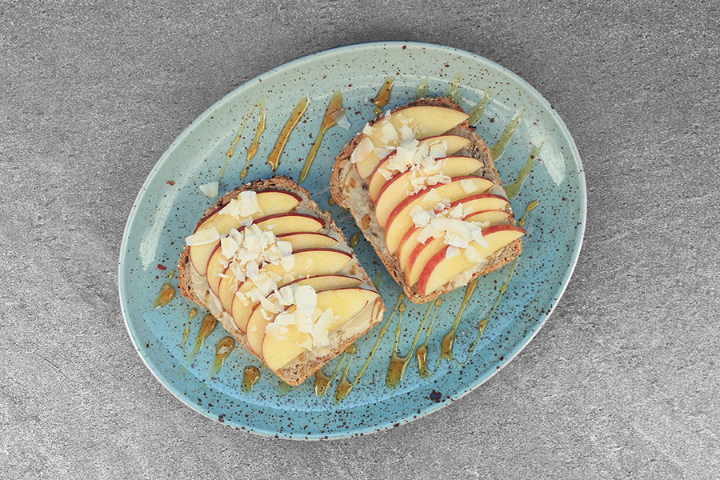 Apple Almond Toast - Beetnut Europaallee