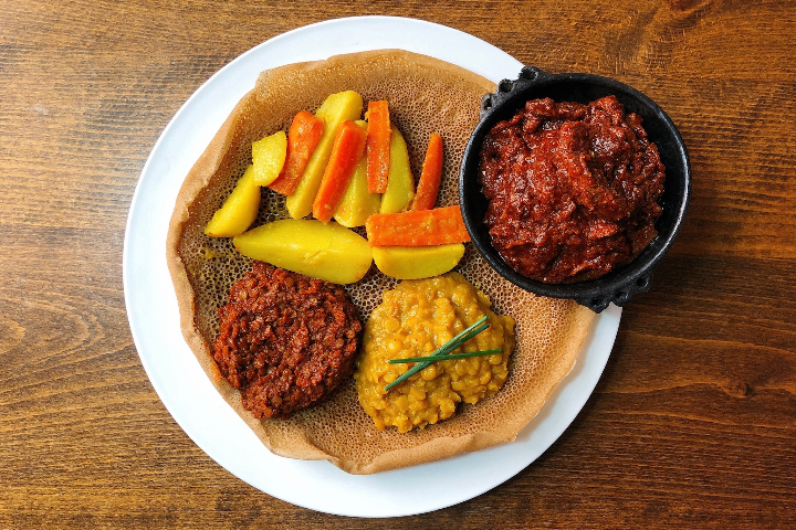 Gemischte Platte (የፍስክ በየአይነቱ) - Haile's Taste of Ethiopia
