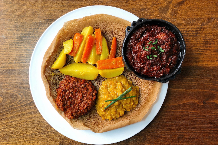 Gemischte Vegane Platte (የጾም በየአይነቱ) - Haile's Taste of Ethiopia