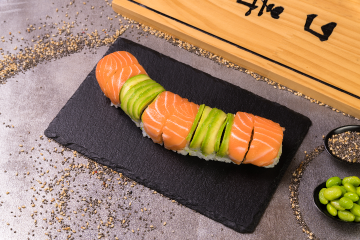 Rainbow Saumon Avocat - Sushi Deli