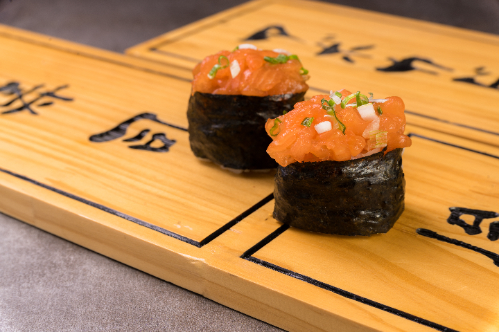 Nigiri Tartare Saumon Oignon - Sushi Deli