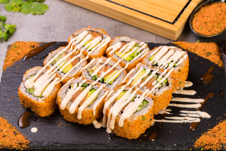 Spicy Roll Poulet Avocat Concombre - Sushi Deli
