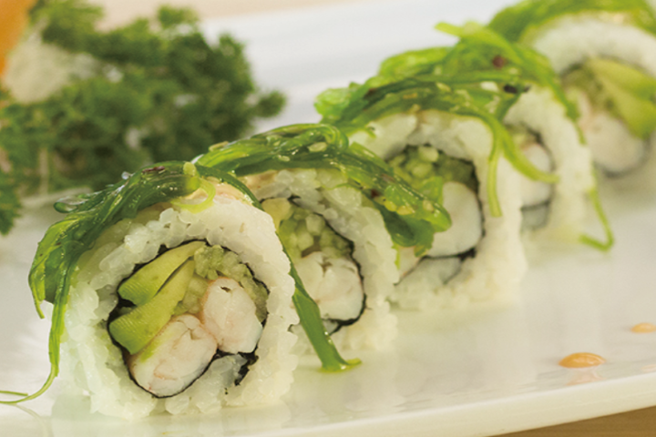 Wakami roll surimi avocat concombre - Sushi Deli