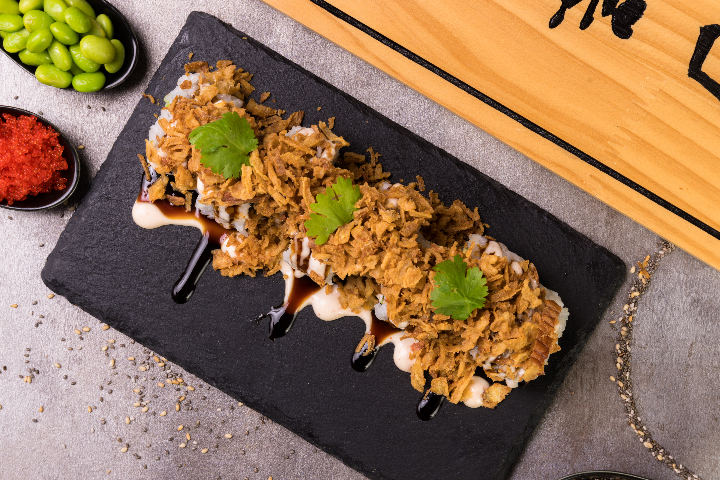 Crunch Roll Saumon Avocat Concombre - Sushi Deli