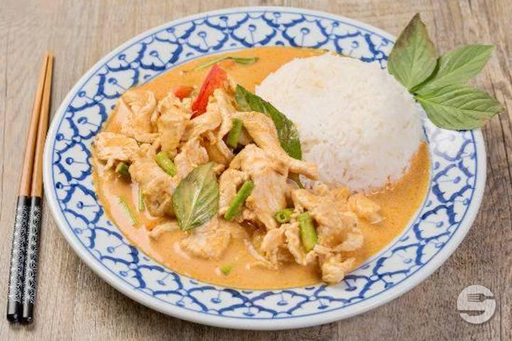 Poulet au curry rouge (à base de lait de coco) - Feuille de banane