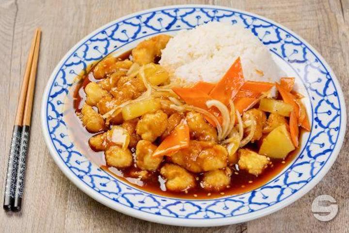 Poulet à la sauce aigre piquante - Feuille de Banane