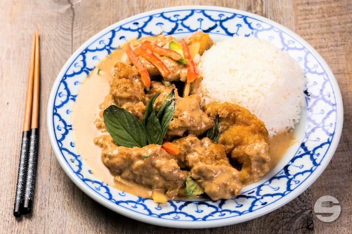 Beignets de Poisson au Curry Rouge - Feuille de Banane