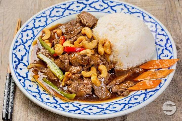 Boeuf à la Sauce Noix de Cajou - Sucrée - Feuille de Banane