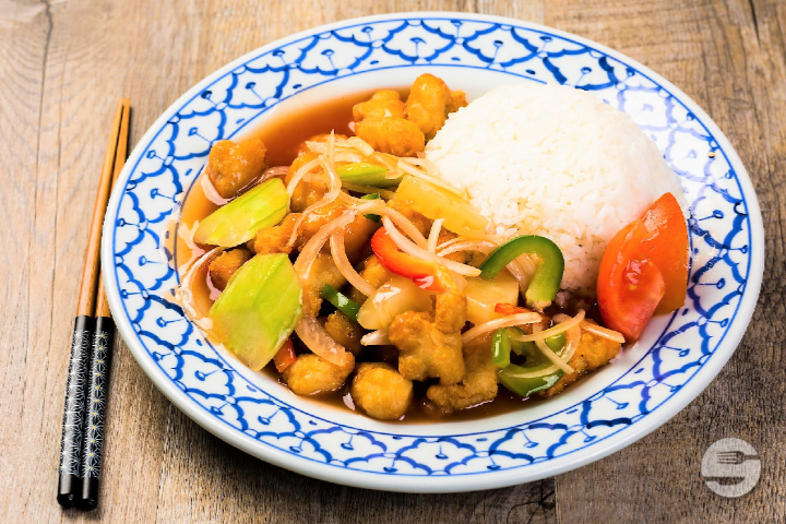 Poulet (en beignets à la sauce aigre douce) - Feuille de banane