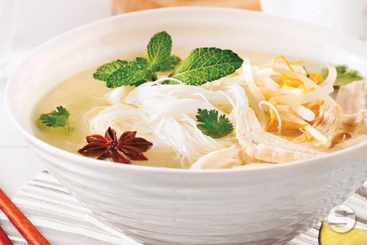 P2. Soupe Vermicelles et Poulet - Hong Kong Palace Boudry