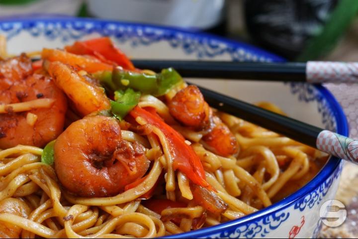 B2. Nouilles Sautées aux Crevettes - Hong Kong Palace Boudry