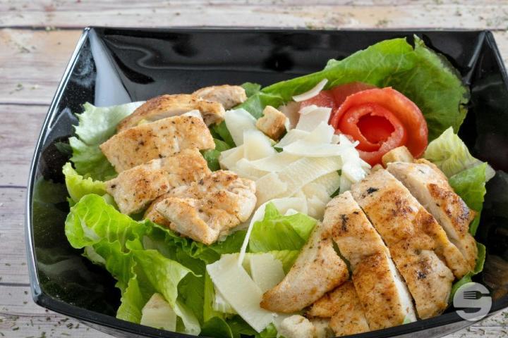 Caeser salad with chicken breast - Chickster