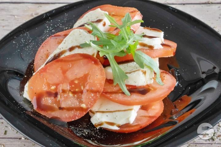 Tomaten-Mozzarella Salad - Chickster