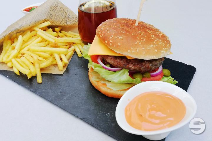 Menu burger au bœuf - Le Triangle