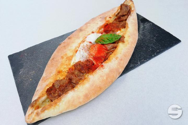Pide Kebab & Oeuf - Le Triangle