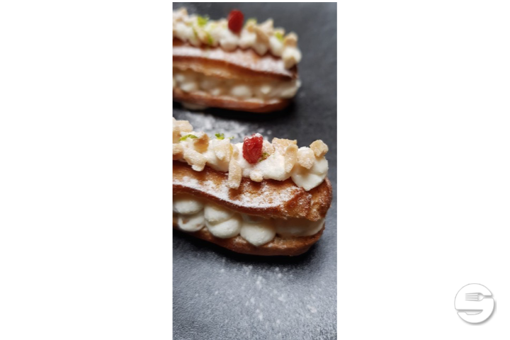 Caramel eclair, peanuts and cream cheese - Le Carré
