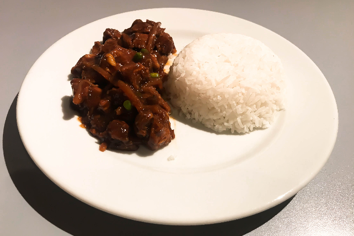 Porc au caramel avec riz blanc - Manora Fresh To Go