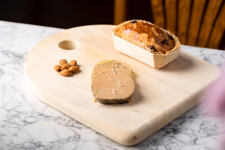 Terrine de foie gras mariné au porto et cognac, brioche maison - Les Philosophes