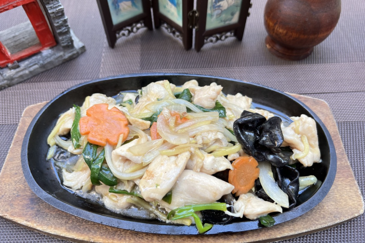 310. Poulet au gingembre sur plaque chauffante - Zhong tong
