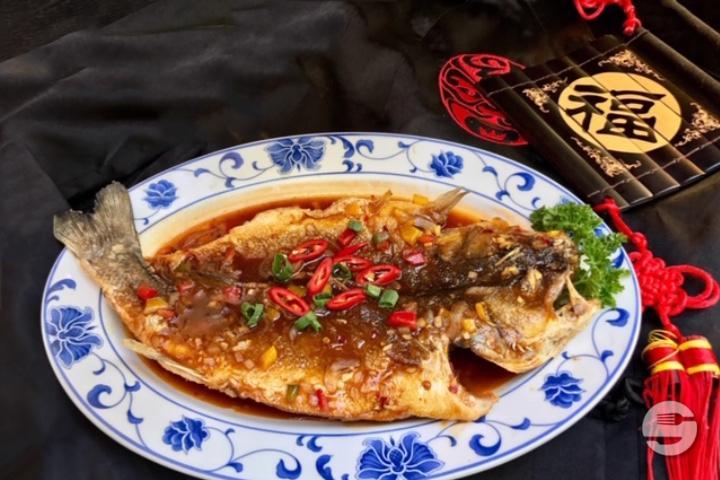 S11. Loup de mer grillé à la sauce piquante - Zhong tong