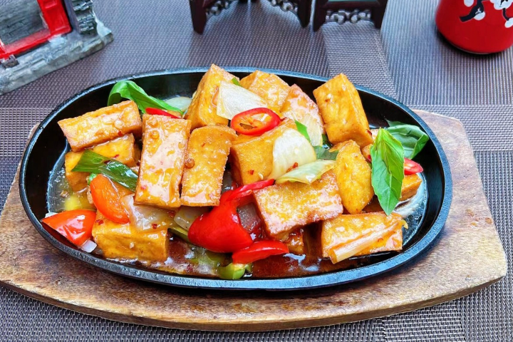 809.Tofu au basilic sur ardoise - Zhong tong