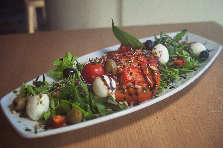 Salade Tomate & Mozza - Le Central