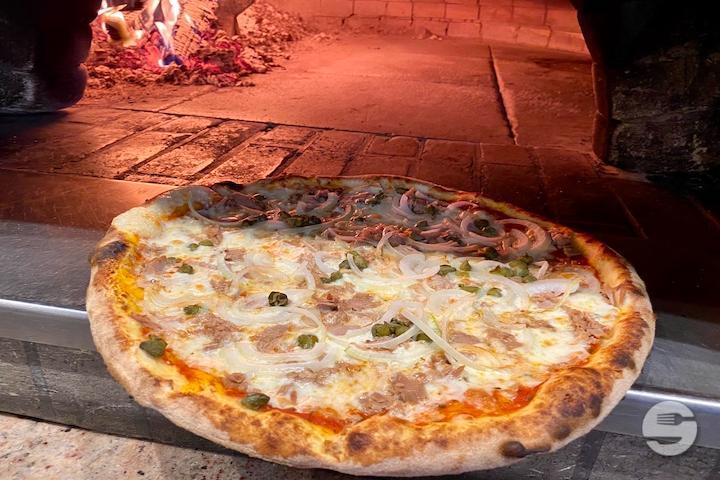 Pizza Al Tonno - La Terrazza