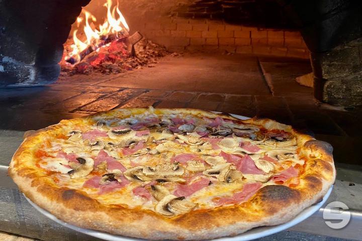 Prosciutto e Funghi - La Terrazza