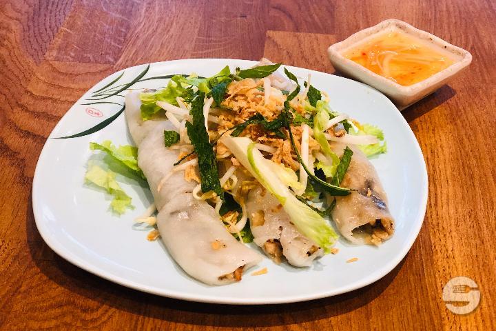 5. Banh Cuon Tom Thit - Le Basilic