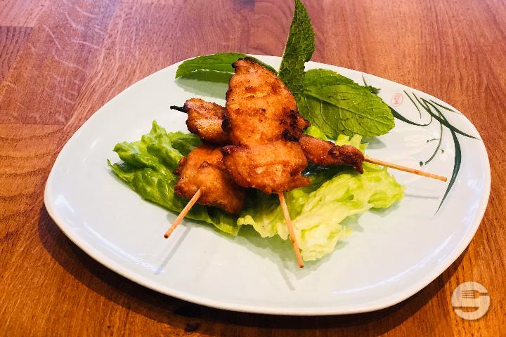 70. Brochette satay poulet - Le Basilic