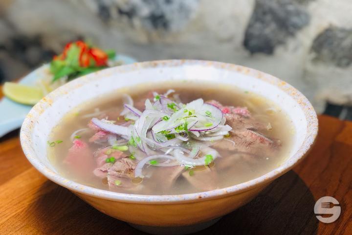 10. Pho Tai Chinh - Le Basilic