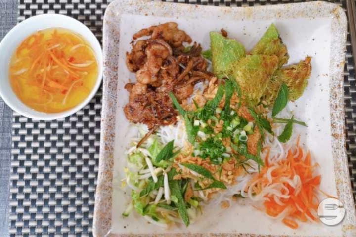 16. Bun Thït Nuong Cha Gio - Le Basilic