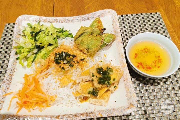 20. Bun Cha Gio Chay - Le Basilic