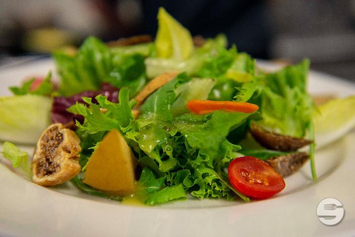 Colorful leaf salad - Punto e Pasta