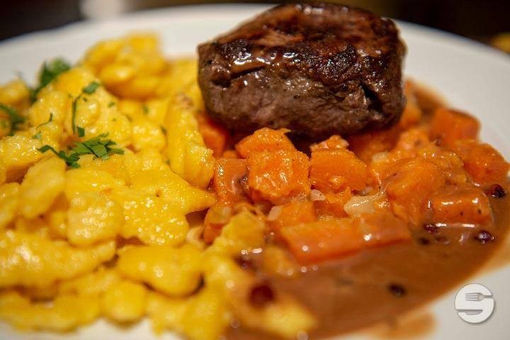 Venison trecote on pumpkin ragout - Punto e Pasta