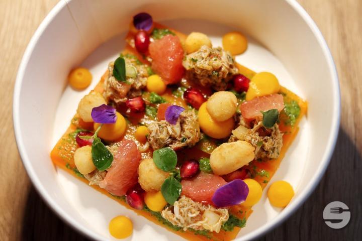 Carottes safranées marinées à la Chermoula, émietté de crabe - Kasbar