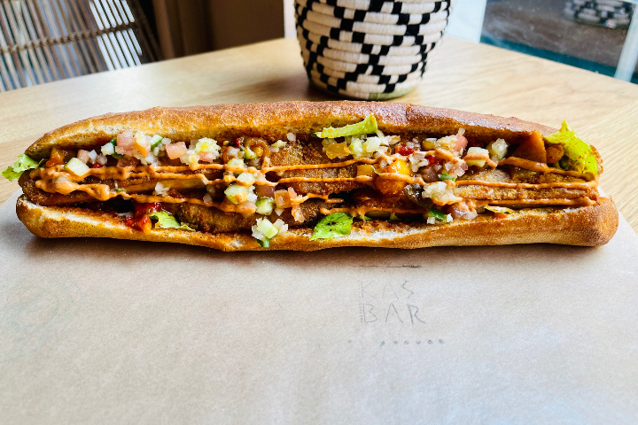 Crispy chicken Taktouka Baguette - Kasbar