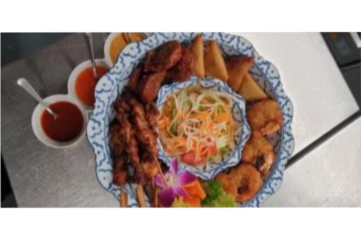 From 2 persons (or more) starter plate with home-made goodies & green papaya salad - Gotthärdli am See