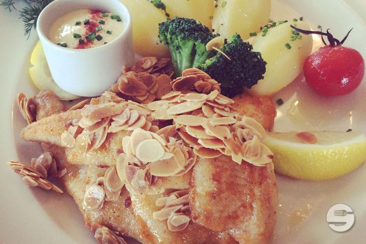 Perch Fillets with Almonds - Brasserie de l'Etoile