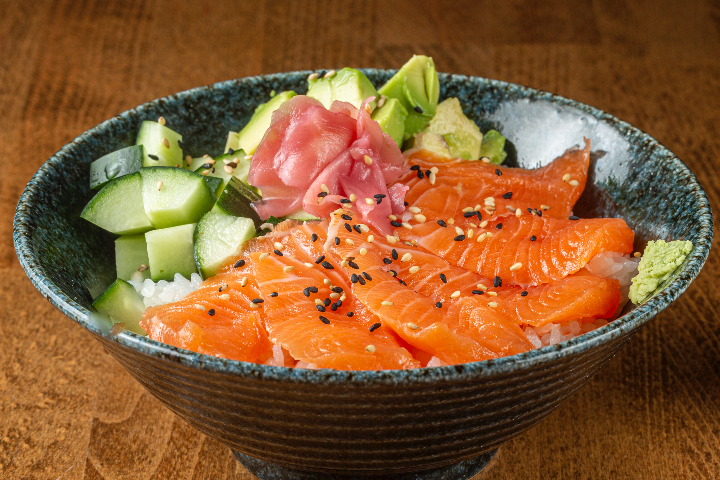 Chirachi Saumon avocat concombre, sésame - Kulture Sushi