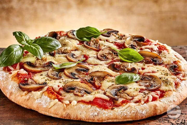 Pizza Proscuitto e Fungi - Lofthouse 77